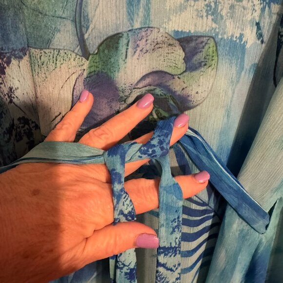 ❤️GORGEOUS BLUE PRINT TOP w/SEQUINS PLUS 3X  #A - Picture 5 of 9